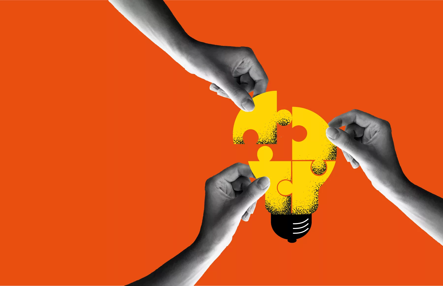 3 Hände greifen Puzzleteile einer Glühbirne auf orangem Hintergrund